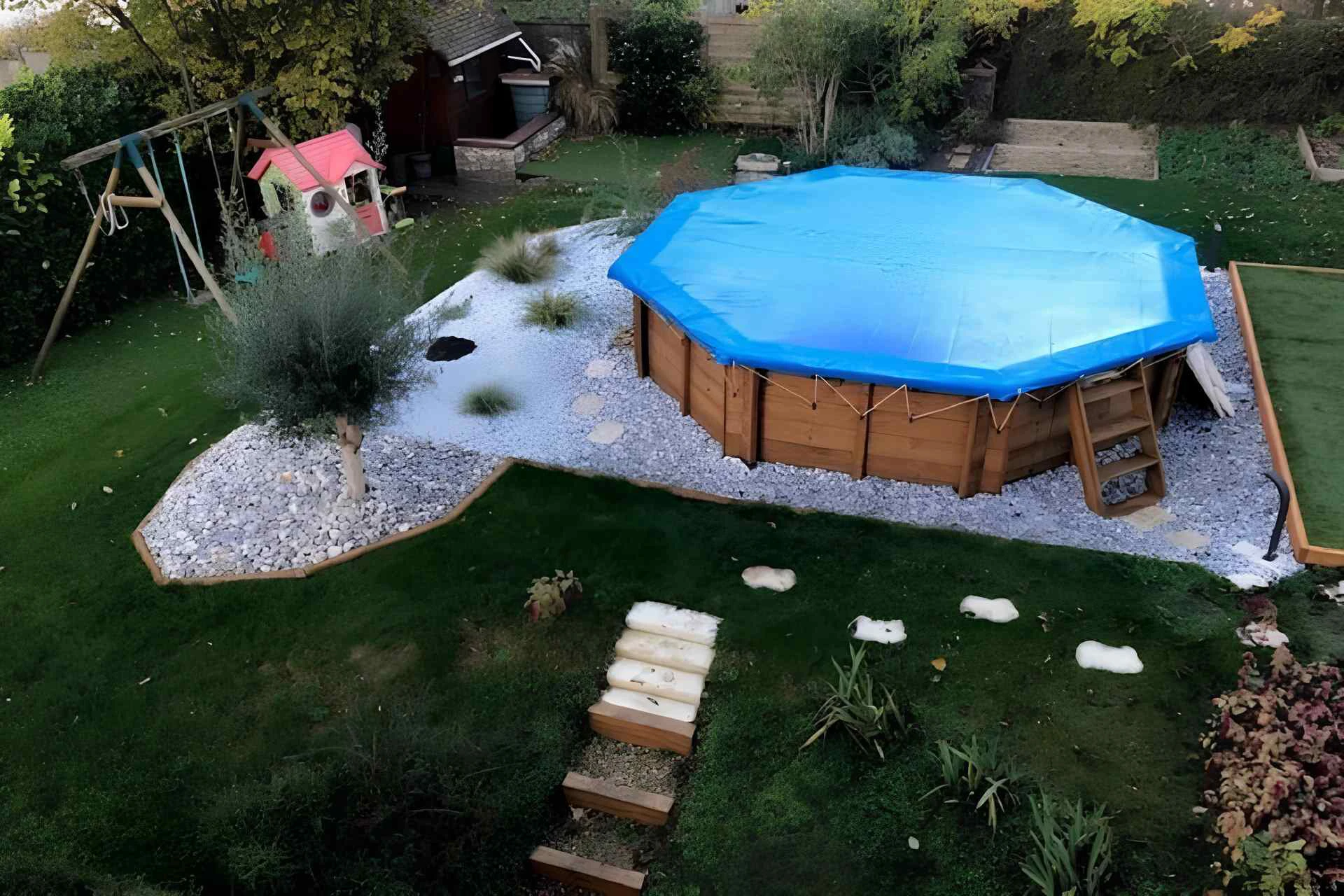 Bâches d'hivernage en PVC pour piscine hors sol avec fixations sur parois -  Spa & Piscine
